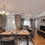 Classic Apartment Warna